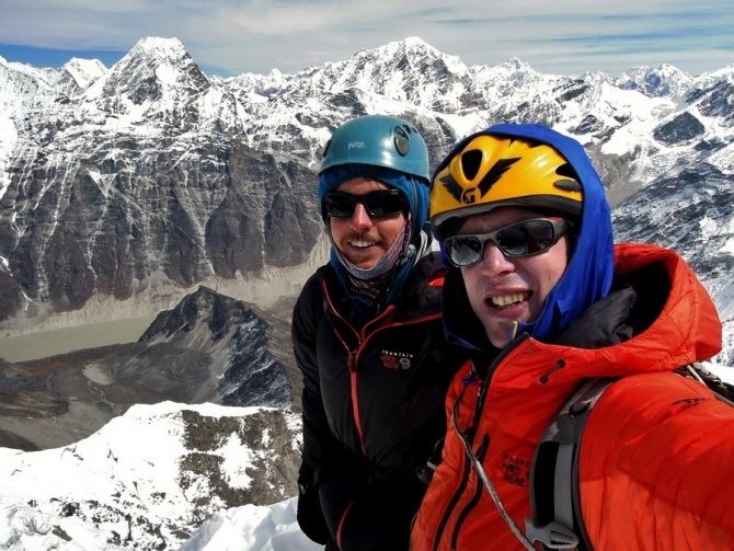 Домен Кастелич и Сэм Хеннесси: первопрохождение по западной стене Чукийма-Го (6.259 м, Непал, Альпинизм)