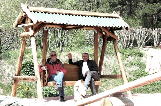 2016 г. Прекрасный майский отдых пенсионеров на Кавказе с малюсенькой опупеечкой на Западном Эльбрусе (Горный туризм)