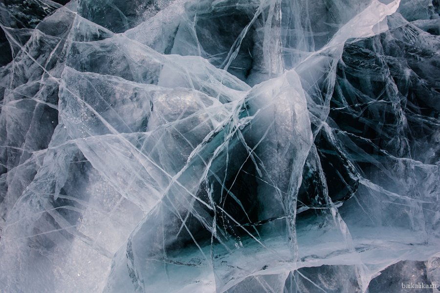 Трещины на льду. Треснувший лед. Потрескавшийся лед. Треск льда.
