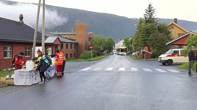 Трое в машине не считая флейтиста, а так же про Tromso maratore и Kvaloya мараторе (Альпинизм, kvaloya mountaineering school)