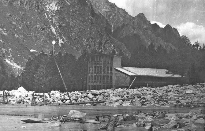 19 июля 1983 г. Селем разрушен лагерь "Джайлык". (Альпинизм, марков, попов)