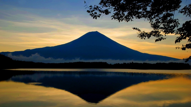 Японцы ввели плату за восхождение на гору Фудзи