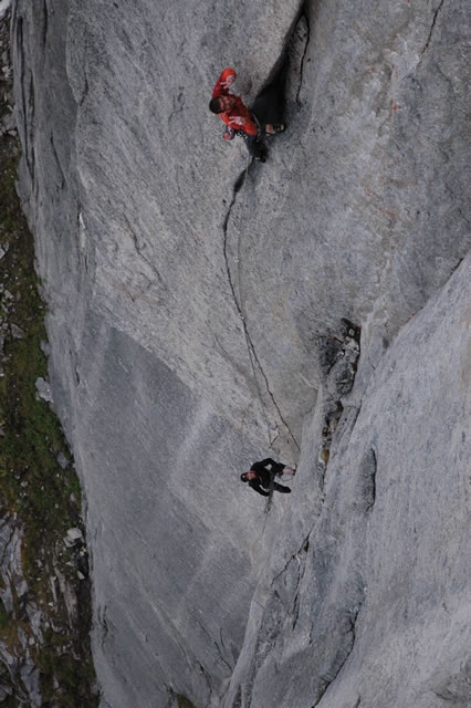 Хансйорг Ауер (Hansjoerg Auer) и Маркус Хайд (Markus Haid) пролезли маршрут Arctandria (8b) в Норвегии (Альпинизм, свободное лазанье, ауэр, альпинизм, норвегия, скалолазание, австрия)