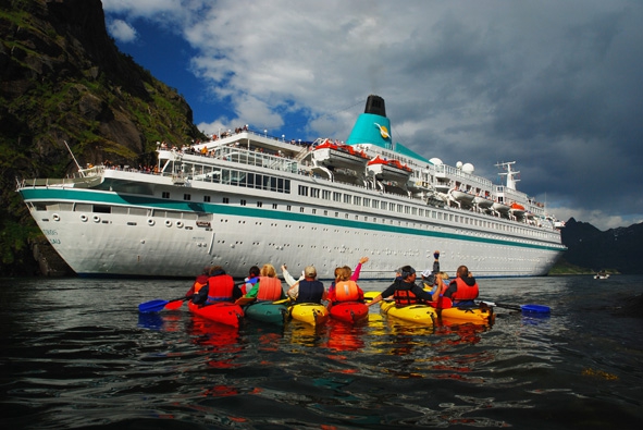 Лофотенские острова - каяки и прекрасная погода в июне 2013. (Вода, морской каяк, лофотенчские острова, лофотены)