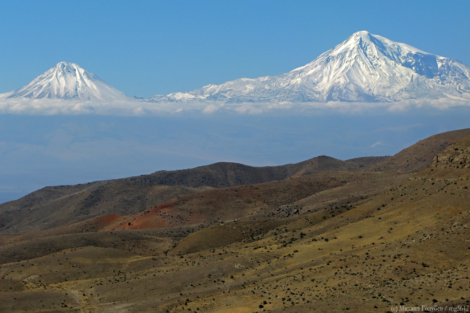 Где находится арарат в армении. Гора Арарат. Гора Арарат и Масис. Вершина горы Арарат. Малый Арарат вулкан.