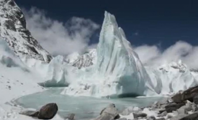 У кого есть цветные фото высокогорного льда (особенно кальгаспор)? (Альпинизм, ледники, кальгаспоры)