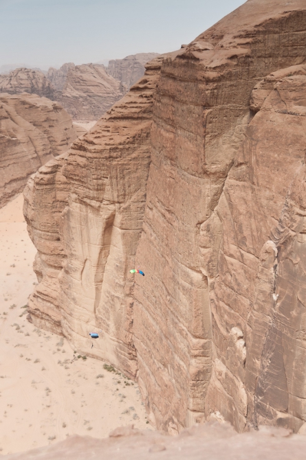 BASEjumping in Wadi Rum, Jordan. Minitopo. (English, Альпинизм, exit points, экзиты, base-climbing, прыжки, rapt, рапт, бэйс, вади рам, иордания)
