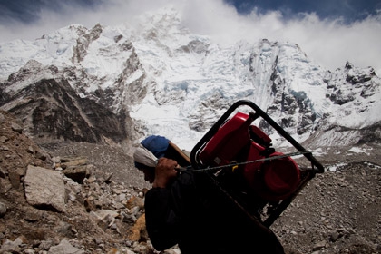 Эверест - власти  будут препятствовать проведению соревнований между альпинистами (Альпинизм)