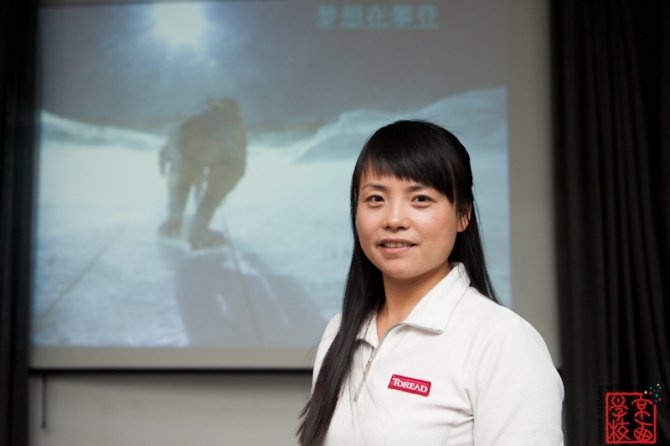 Китаянка Джинг Ванг совершила первое в этом сезоне восхождение на Эверест с непальской стороны