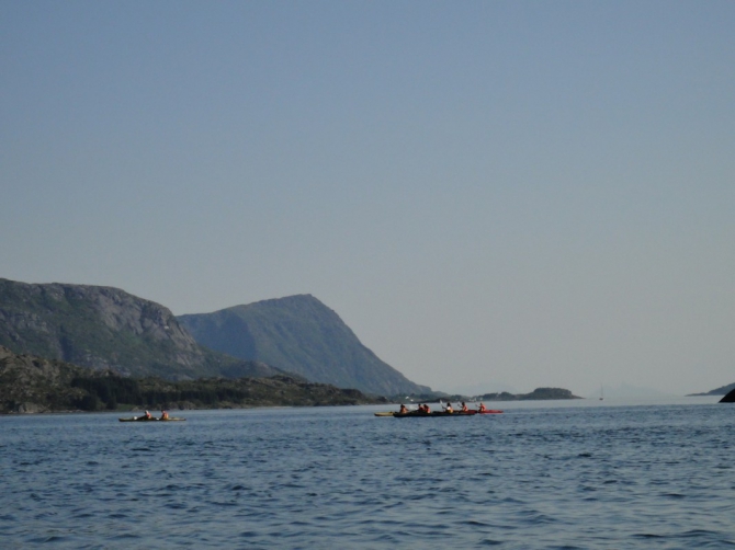 Троллфьорд - круизный лайнер "Хуртирутен" и наши каяки (Вода, лофотены, norway, кякинг, lofoten, норвегия, лофотенские острова, морские каяки)