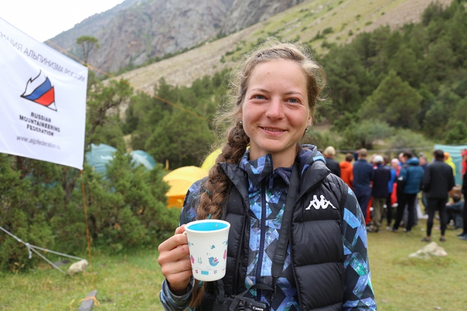 Елена Дмитренко передает с Чемпионата России по альпинизму (каравшин)