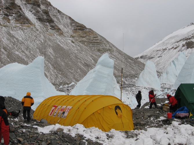 Хай-тек палатки для Эвереста и для седловины Эльбруса (Альпинизм, 7 вершин, абрамов, тибет, экспедиции)