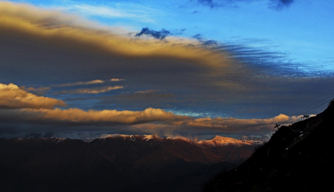Циклон рисует облаками на голубом холсте небес... (фото, небо, творчество)