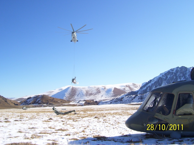 Как сняли вертолет в 2011 со средних Ленц г.Эльбрус (альпинизм, горы)