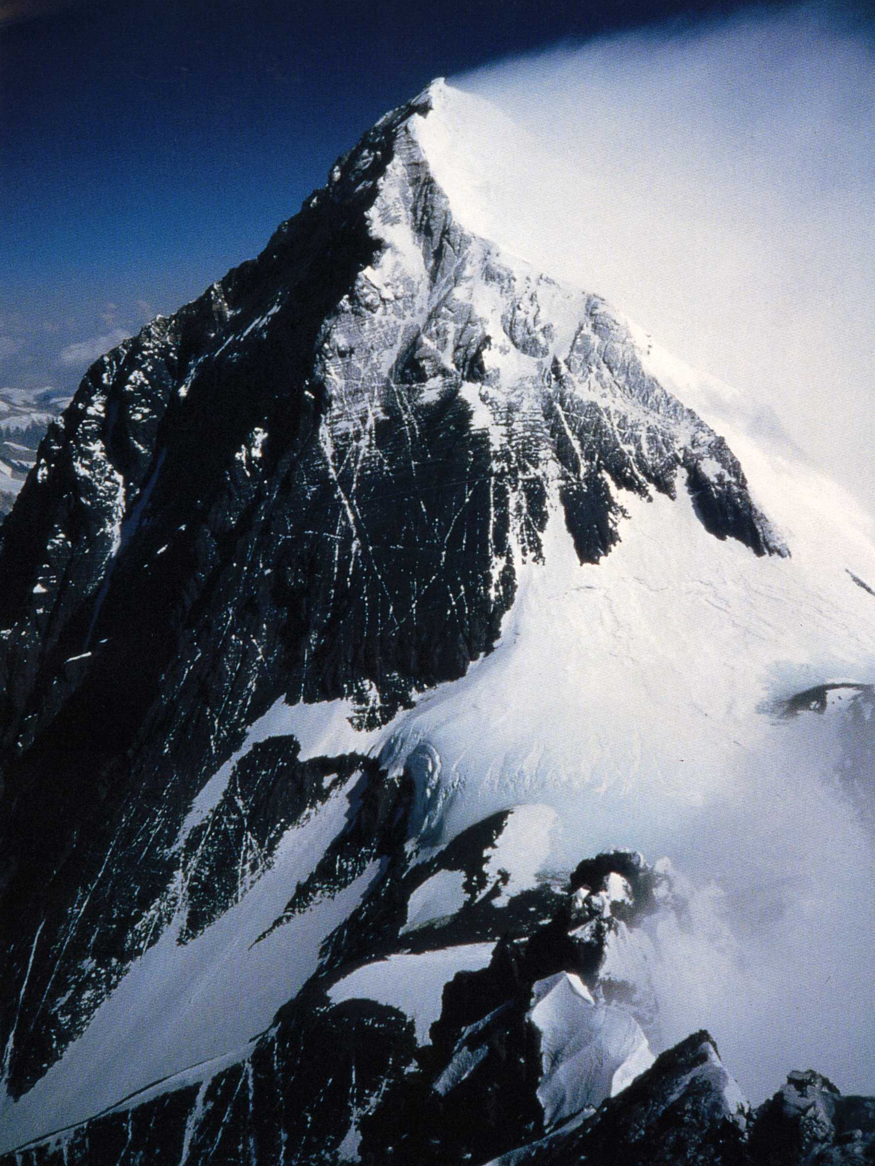 Высокая гора эверест