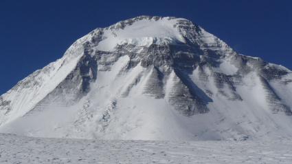 И снова Дхаулагири, Герлинде Кальтенбуннер на вершине очередного восьмитысячника. (Альпинизм, непал, гималаи, австрия, кальтенбруннер)