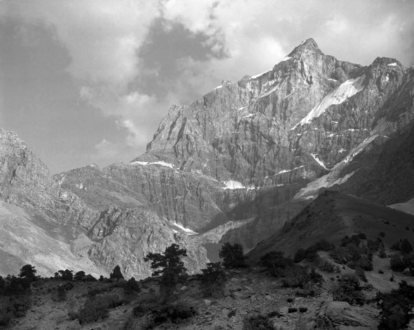 Легендарная гора. Гора чопан вышиной 2 889 м. Гора чопан вышиной 2 889 м nehrýtybçnfy.