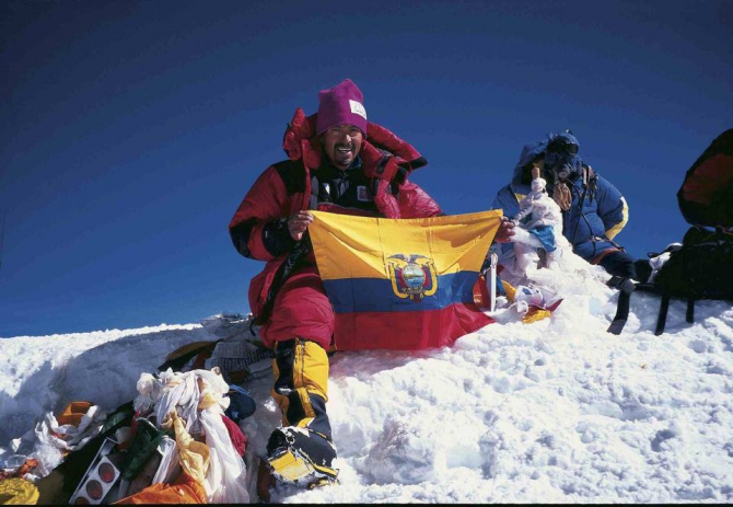 А эквадорцы продолжают лезть на Кызыл -Аскер... (Альпинизм, карла перес, somos ecuador, иван вальехо, кызыл-аскер)