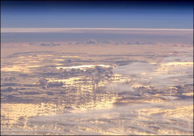 Фотографии облаков из космоса (к теме про облака, Воздух)