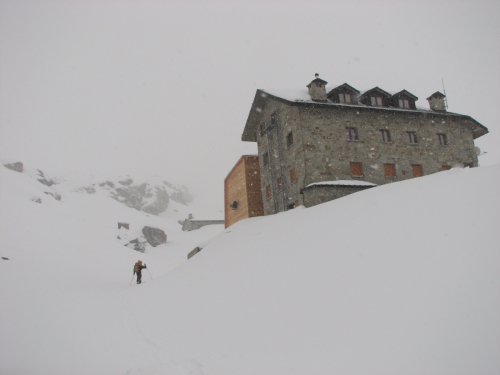 Ски-тур в Итальянских Альпах с 1 по 8 марта 2015 . Gran Paradiso по Северной Стене 4Б - спуск на лыжах по 1Б. (альпы, Gran-Paradiso)