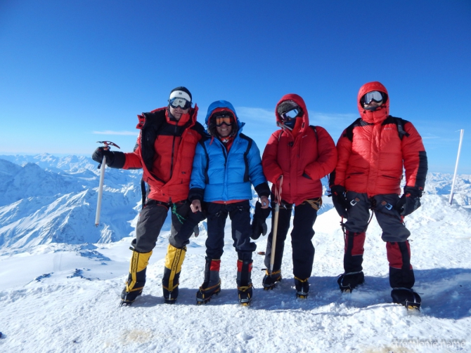 Каждый год мы с друзьями ходим на зимний Эльбрус (Альпинизм, экспедиция, кка)