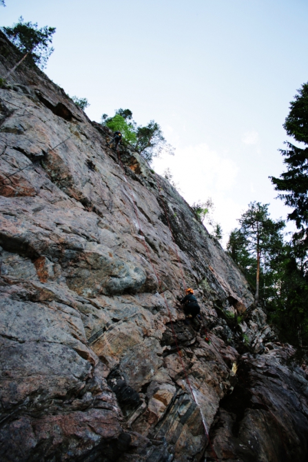 Red Fox Karelian Rocks. Подготовка боулдер-трасс (Скалолазание, скалолазание, боулдеринг, фестиваль, redfox, karelianrocks, карелианрокс, climbing, bouldering, redfoxkarelianrocks)