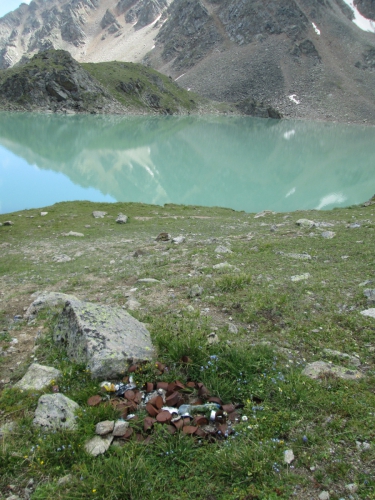 Уборка поляны на озере Сылтранкель (Горный туризм, горы, экология, альпиндустрия, сытранкель, кавказ, ecotravel)