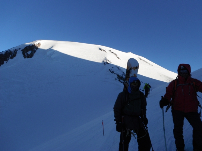 Эльбрус на лыжах в августе. Мечты сбываются. (Горные лыжи/Сноуборд, горные лыжи, восхождение, спуск на лыжах с вершины)