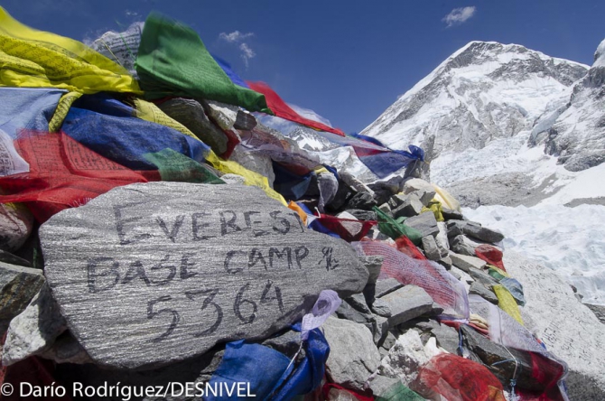 Шерпы начали оборудовать маршрут на Эверест перед началом осеннего сезона (Альпинизм)