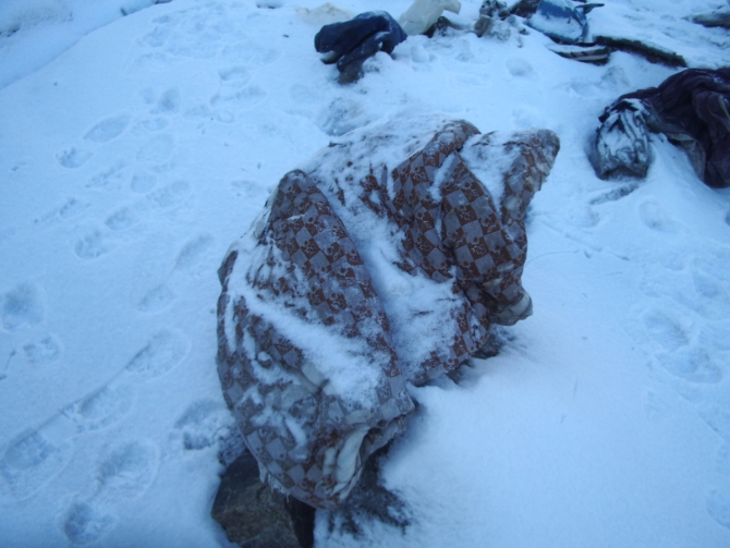 Находка на леднике Котор Северный. Терскей-Алатау, 2007 год (Горный туризм)