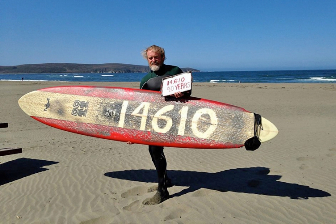 Дэйл Вебстер прерывает 40-летний серф-марафон (Вода, вода, серфинг, рекорд)