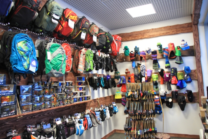 Новый магазин и прокат снаряжения в Азау (Горные лыжи/Сноуборд, альпиндустрия)