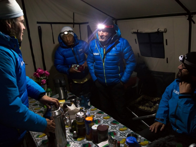 Карлос Сория - в 77 лет на вершине Аннапурны! (Альпинизм, аннапурна, крутые, они это могут, восьмитысячник, экспедиции, горы, 14*8000)