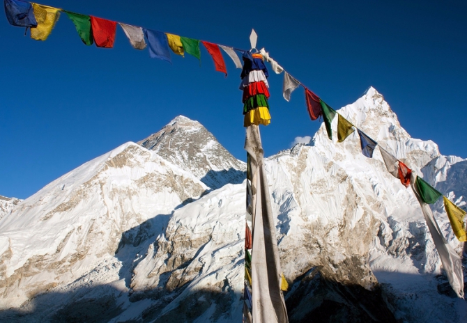 Эверест: пять человек погибли и сотни ещё работают на горе (Альпинизм, горы, экспедиции, непал, чп)