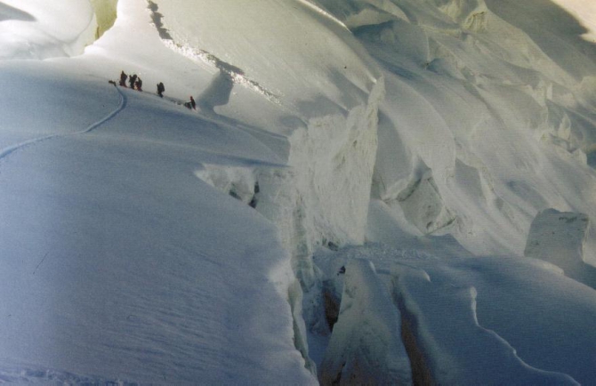 Про глубинную изморозь на ледниках. Часть 2 - трагедия на леднике Нагела (Альпинизм, лавины, лавины в ледопадах, лавины на льду, глубинная изморозь, перекристаллизация снега)