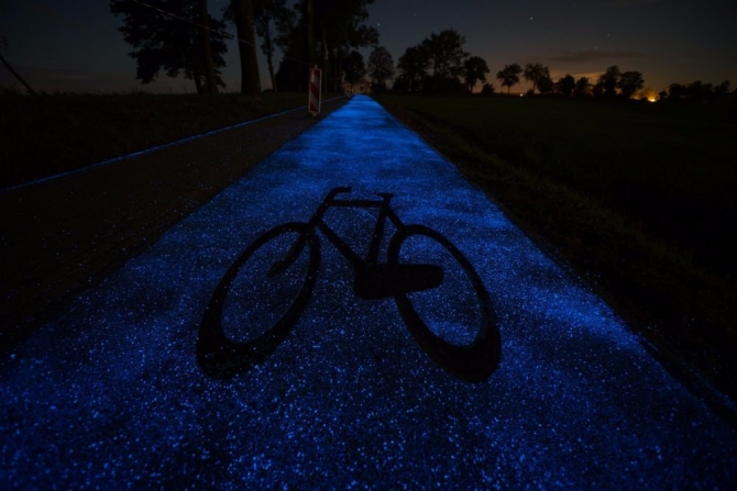 Интeрeснaя дорожка для велосипедистов, которая светится (велодорожка)