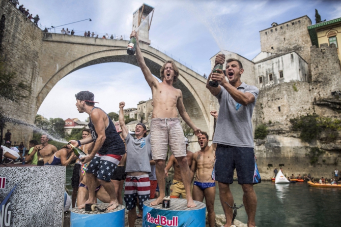 Россиянин Никита Федотов в тройке призеров на этапе Red Bull Cliff Diving! (Вода, клифф дайвинг, вода, прыжки)