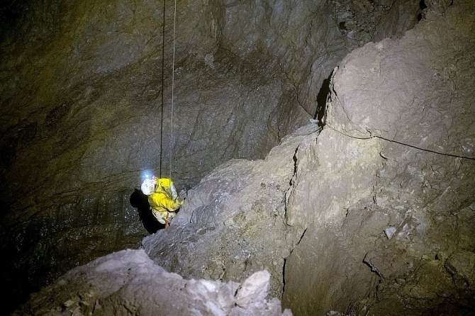 Пещера им. Александра Веревкина стала глубочайшей пещерой мира - 2204 метра! (Спелеология)