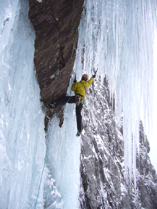 Ледяной бигвол в Норвегии. Роберт Яспер. (Ледолазание/drytoolling, горы, ледолазание, robert jasper, каскады, первопроход, норвегия, микст)