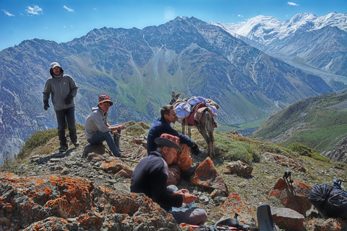 Таджикистан туризм. Таджикистана пик Памир. Походы Памир Таджикистан. Памир Бадахшан люди. Горы Памира в Таджикистане.