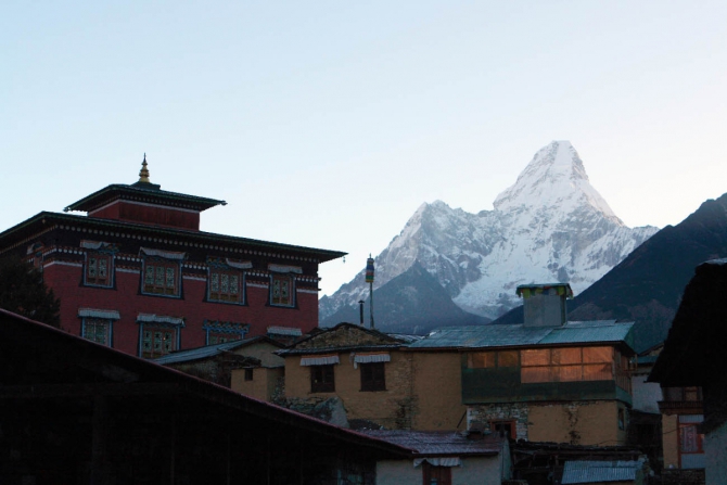 «Я позвоню вам в Катманду». Интервью с Элизабет Хоули. Материал Сергея Бойко (Альпинизм, риск 67, легенды, мисс хоули, я позову тебя в катманду, библиотека, горы, гималаи, непал)