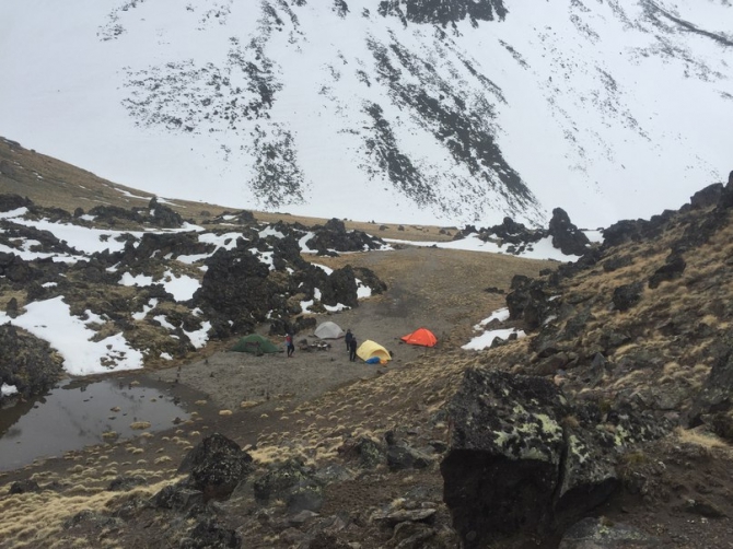 Эльбрус с Севера в мае или «как высидеть вершину?» (Альпинизм, трамонтана, альпинизм)