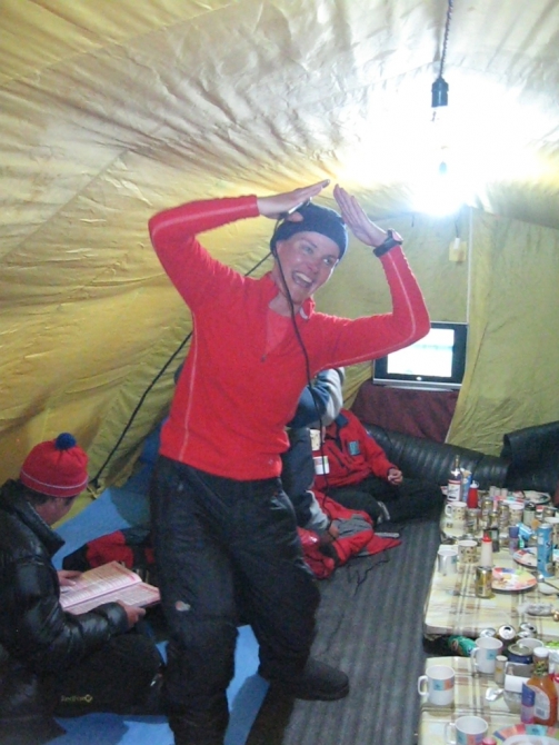 Лидер Клуба 7 Вершин провалился в трещину в базовом лагере Эвереста. (Альпинизм, абрамов)