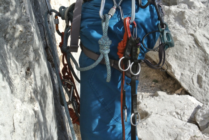 Подстраховка лесенок и искусственных точек опоры (И.Т.О.) во время альпинистского восхождения (Альпинизм, школа альпинизма, технические советы, ито, пристраховка, лесенки, лесенки для ито)