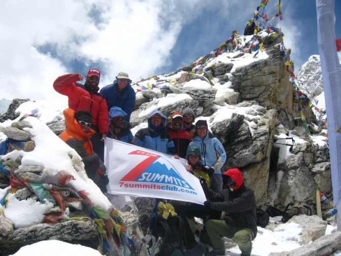 Команда Клуба 7 Вершин Эверест - 2009 в полном составе взошла на вершину за 1 час 06 минут. (Альпинизм, абрамов, кала патар)