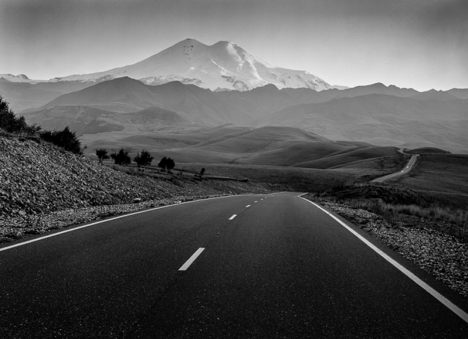 UPD: Эльбрус. Две вершины. Выставка чёрно-белых фотографий (Альпинизм)