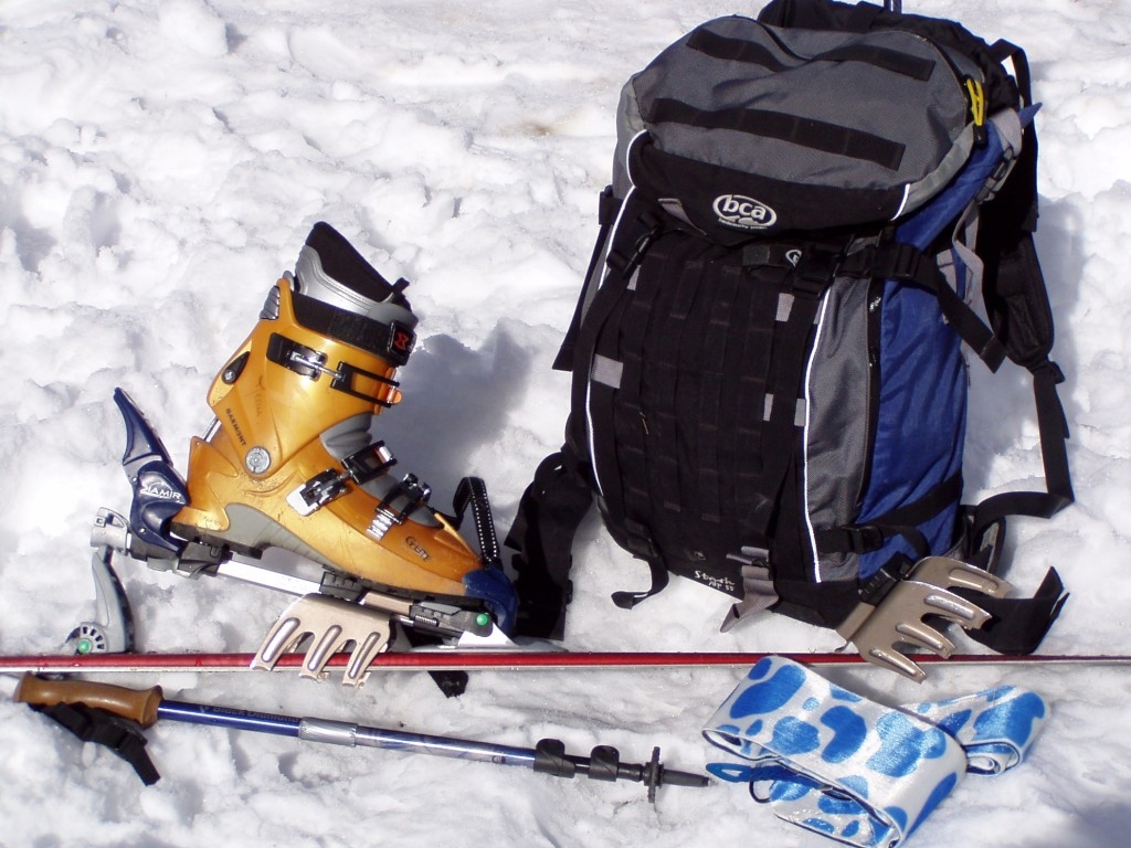 Ice skis. Аксессуары для горных лыж. Ски-альпинизм экипировка. Горные лыжи для скитура. Горнолыжный туризм снаряжение.