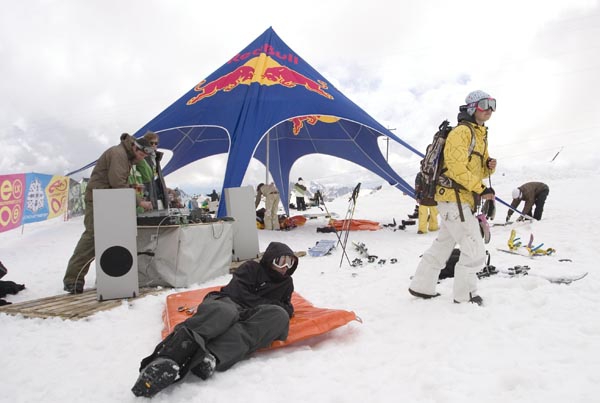 Elbrus Summer Camp 2009 – открылись! (Бэккантри/Фрирайд, приэльбрусье, эльбрус, elxcamp, freeski, new school)