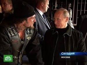 Путин подарил "Ночным волкам" российский флаг для Севастополя (yoltica, мото, байк)