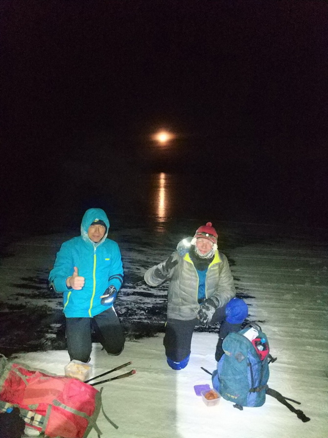 Видели ночь. История о почти суточном забеге на коньках по льду Байкала. (Путешествия)